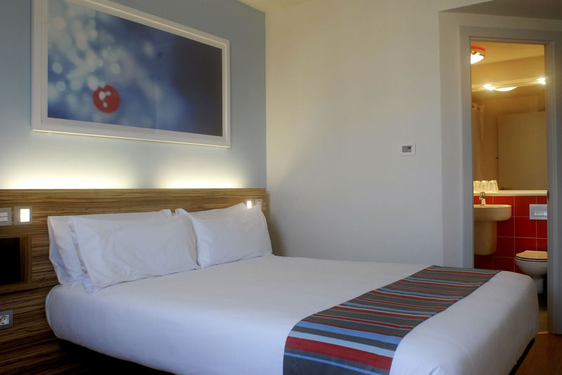 Travelodge Manchester Central Salford  Extérieur photo