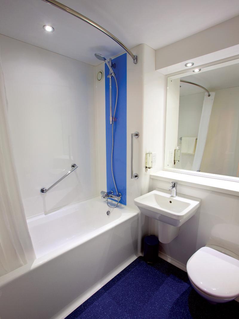 Travelodge Manchester Central Salford  Extérieur photo