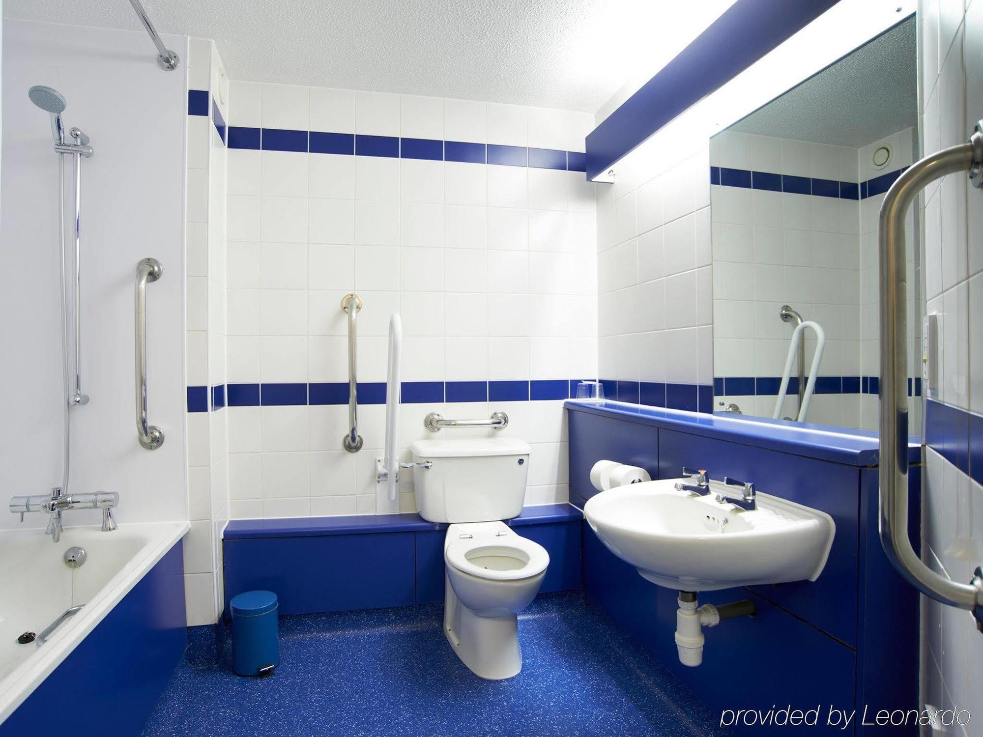 Travelodge Manchester Central Salford  Extérieur photo