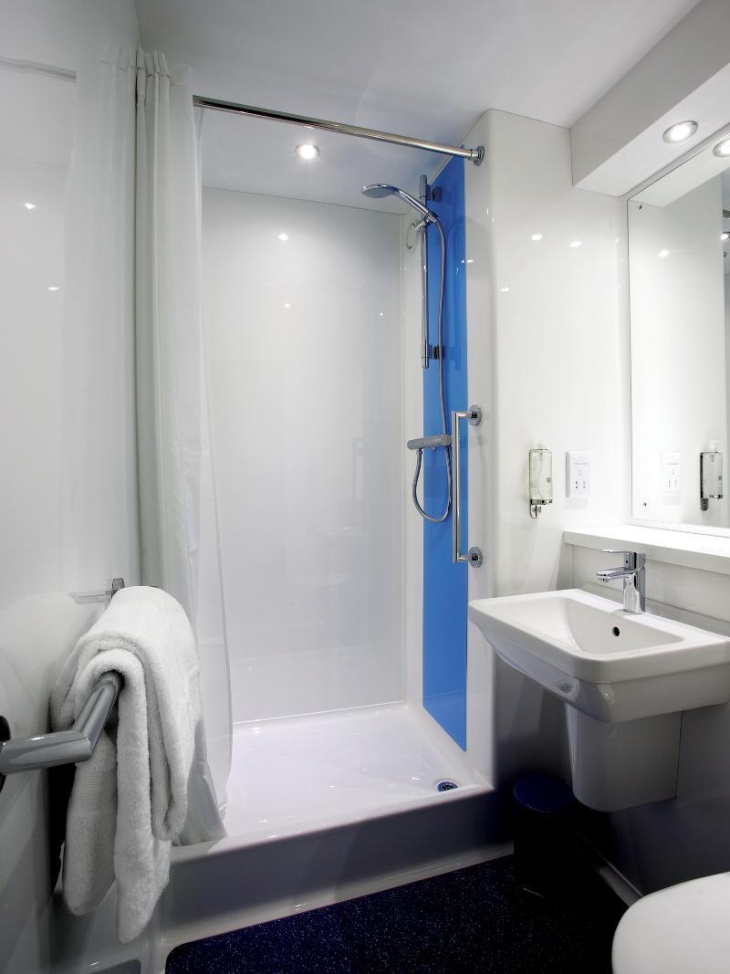 Travelodge Manchester Central Salford  Extérieur photo